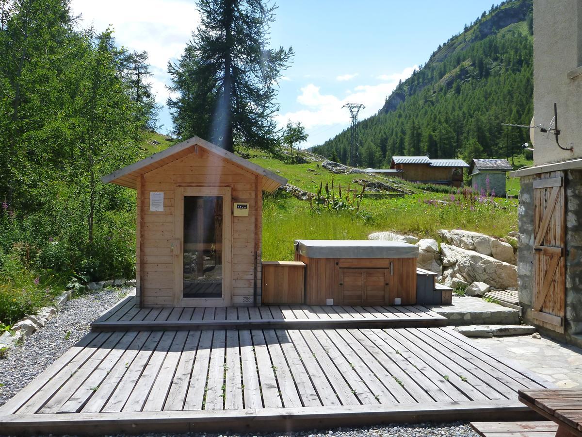 Chalet Les Melezes Bed and Breakfast Tignes Exteriör bild